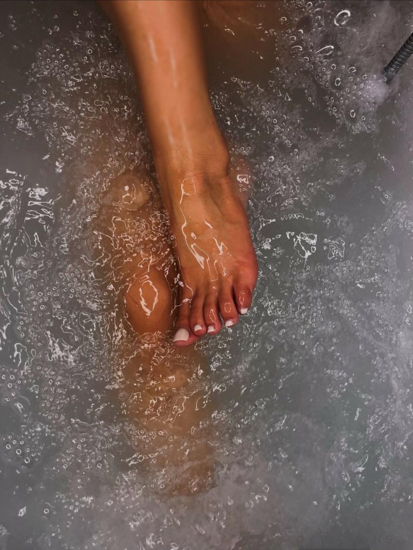 Post Description : Soft skin, warm water and dangerous thoughts.